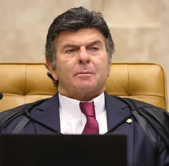 Revisão de voto de Fux no caso 8 de janeiro leva à absolvição de sete réus por ausência de elementos suficientes