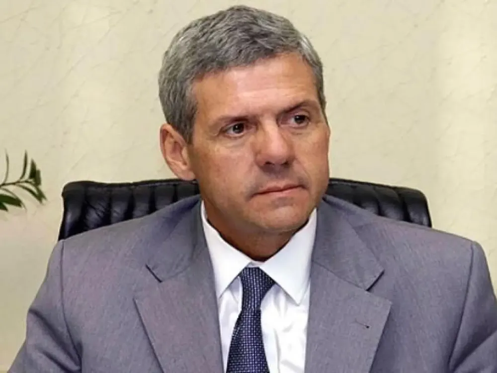 Desembargador punido com aposentadoria compulsória recebe quase R$ 1 milhão e reacende debate sobre sanções no Judiciário