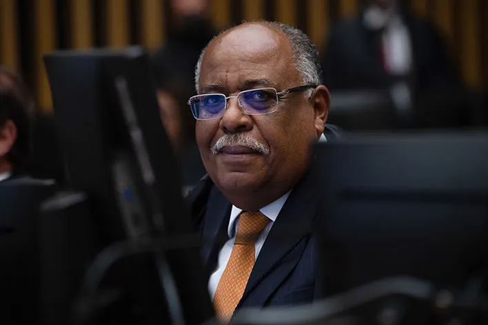 Benedito Gonçalves declara impedimento para julgar casos envolvendo o Banco Master