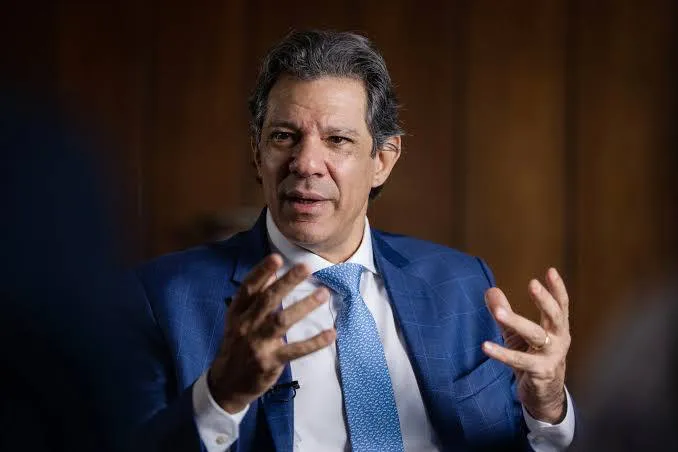 Recado de banqueiro a Haddad citado em inquéritos policiais amplia tensão em caso investigado no sistema financeiro