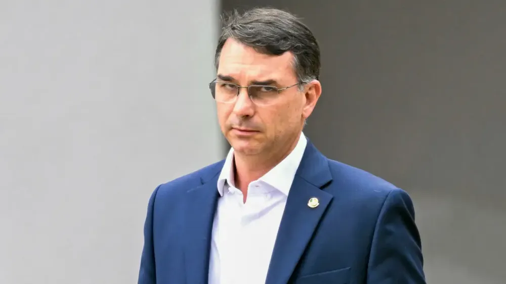 Encontro entre ministro do STF e senador por situação de investigado levanta debate sobre atuação institucional fora dos autos