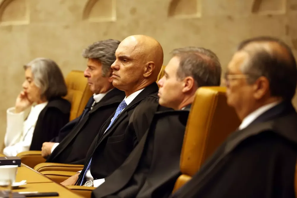 Pagamentos acima do teto a ministros expõem tensão entre decisões e remuneração pública