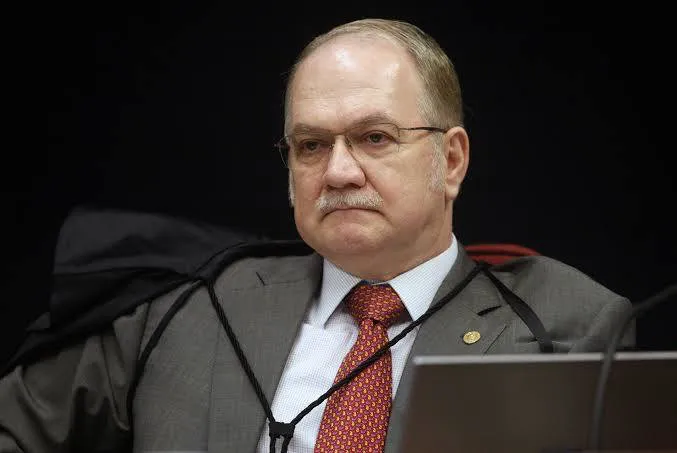 Fachin afirma que crises fortalecem instituições e rejeita leitura de colapso democrático