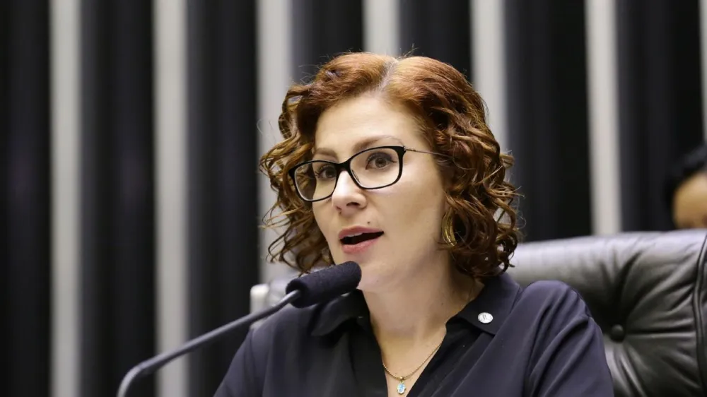 Justiça italiana autoriza extradição de ex-deputada condenada pelo STF